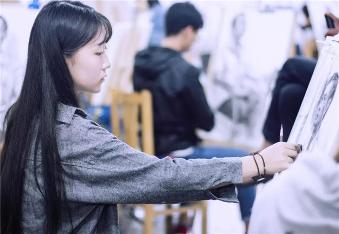 杭州美术培训行业动态 将军画室颜琪取得甘肃美术联考状元